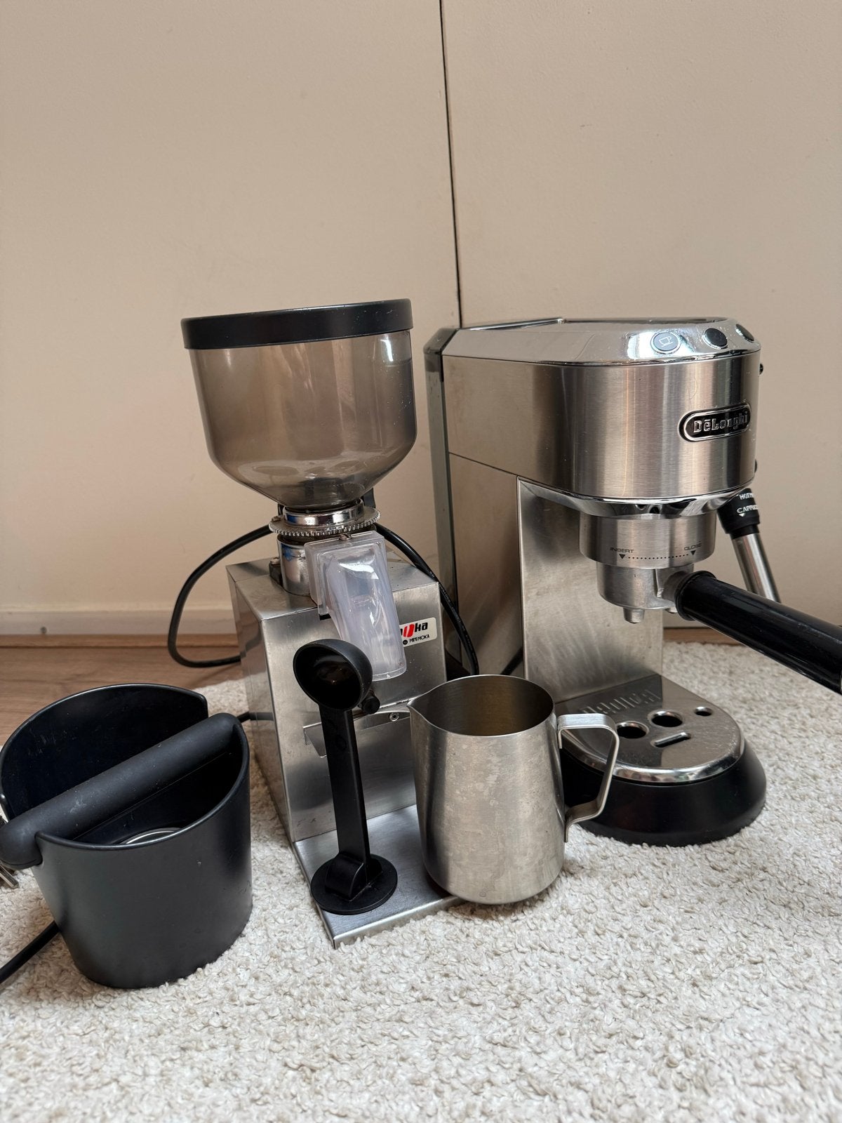 DeLonghi EC685 espressomachine + bonenmaler, Gebruikt, Espresso apparaat, 2 tot 4 kopjes, Afneembaar waterreservoir