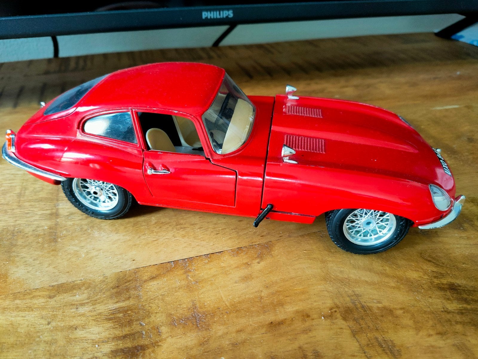Mooie miniatuur Jaguar I-type met beweegbaar stuur, Ophalen of Verzenden