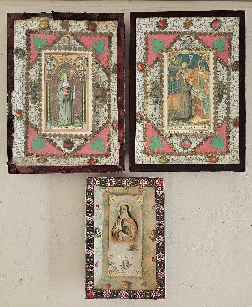 Diverse antieke religieuze vitrine lijstjes devotie prenten, Ophalen of Verzenden