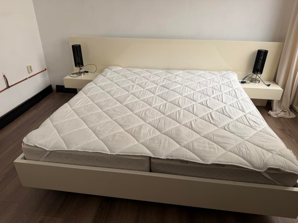 Tweepersoonsbed met elektrische lattenbodems, Huis en Inrichting, Ophalen, Zo goed als nieuw, Tweepersoons, 180 cm