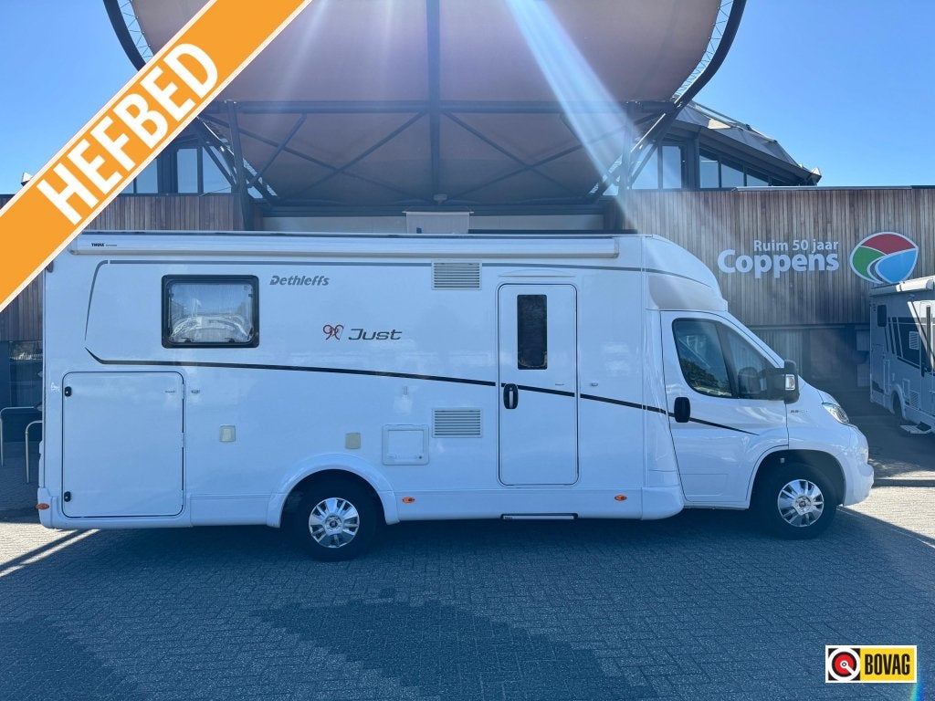 Dethleffs Just 90 T 7052 DBM 2021 enkele bedden + hefbed, Caravans en Kamperen, Standaard zit, Ringverwarming, Fiat, Airbags