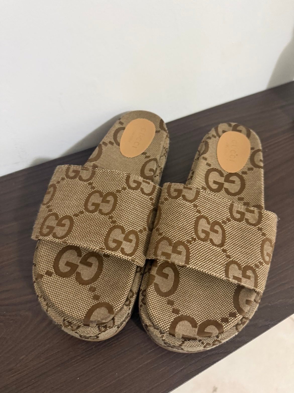 Gucci Platform Slides Maat 39, Kleding | Dames, Schoenen, Ophalen of Verzenden, Gedragen, Bruin, Slippers
