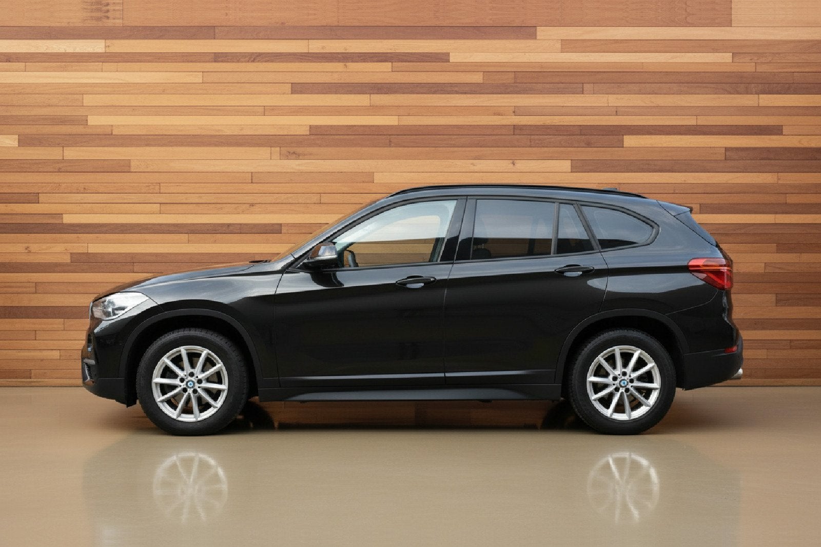 BMW X1 sDrive18d High Executive (bj 2019, automaat), 136 pk, 4 cilinders, Leder, Diesel