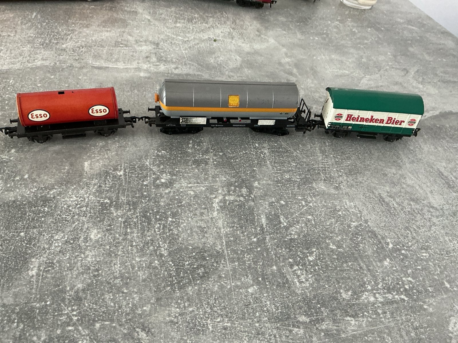 Set van 3 modelspoorwagons: Esso, grijs tank en Heineken, Hobby en Vrije tijd, Overige merken, Gebruikt, Gelijkstroom, Wagon