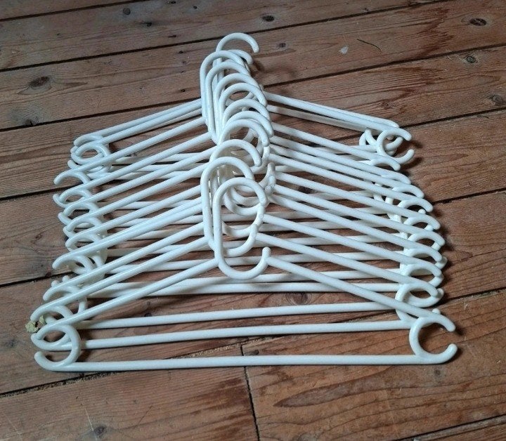 14x witte kledinghanger, Ophalen of Verzenden, Gebruikt, Hout