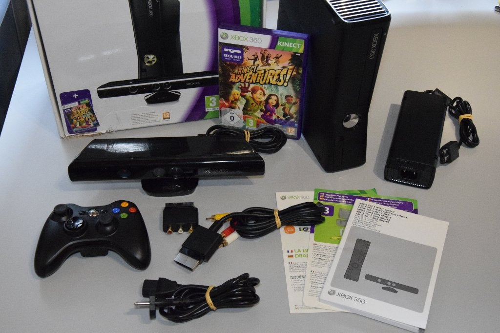 Microsoft XBOX 360 Slim Console Kinect Pack, Spelcomputers en Games, Spelcomputers | Xbox 360, 4 GB, Met games, Ophalen of Verzenden