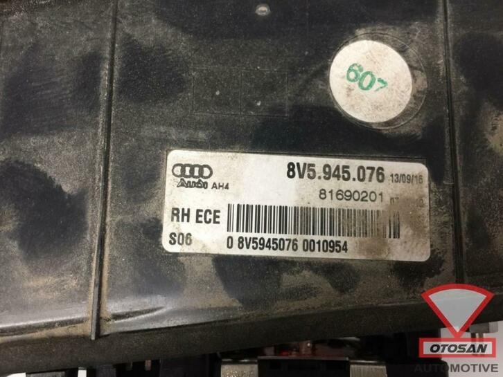 audi a3 8v facelift sedan achterlicht rechts binnen 8v594507, Auto-onderdelen, Verlichting, Gebruikt, AUDI AG, Auto-Union-Strasse 1
85045  Ingolstadt, DE