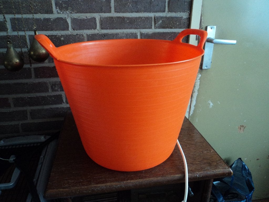 mooie plastix oranje wasmand, Ophalen of Verzenden, Zo goed als nieuw, Oranje, Wasmand