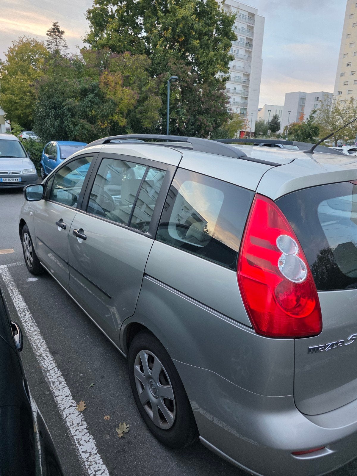 Mazda 5 1.8 2007 Beige, Auto's, 1370 kg, 4 cilinders, 7 stoelen, Beige
