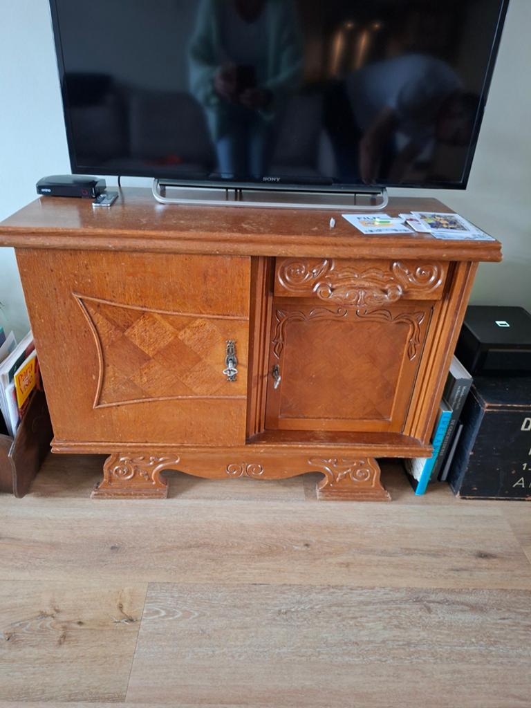 Tv kastje, Ophalen