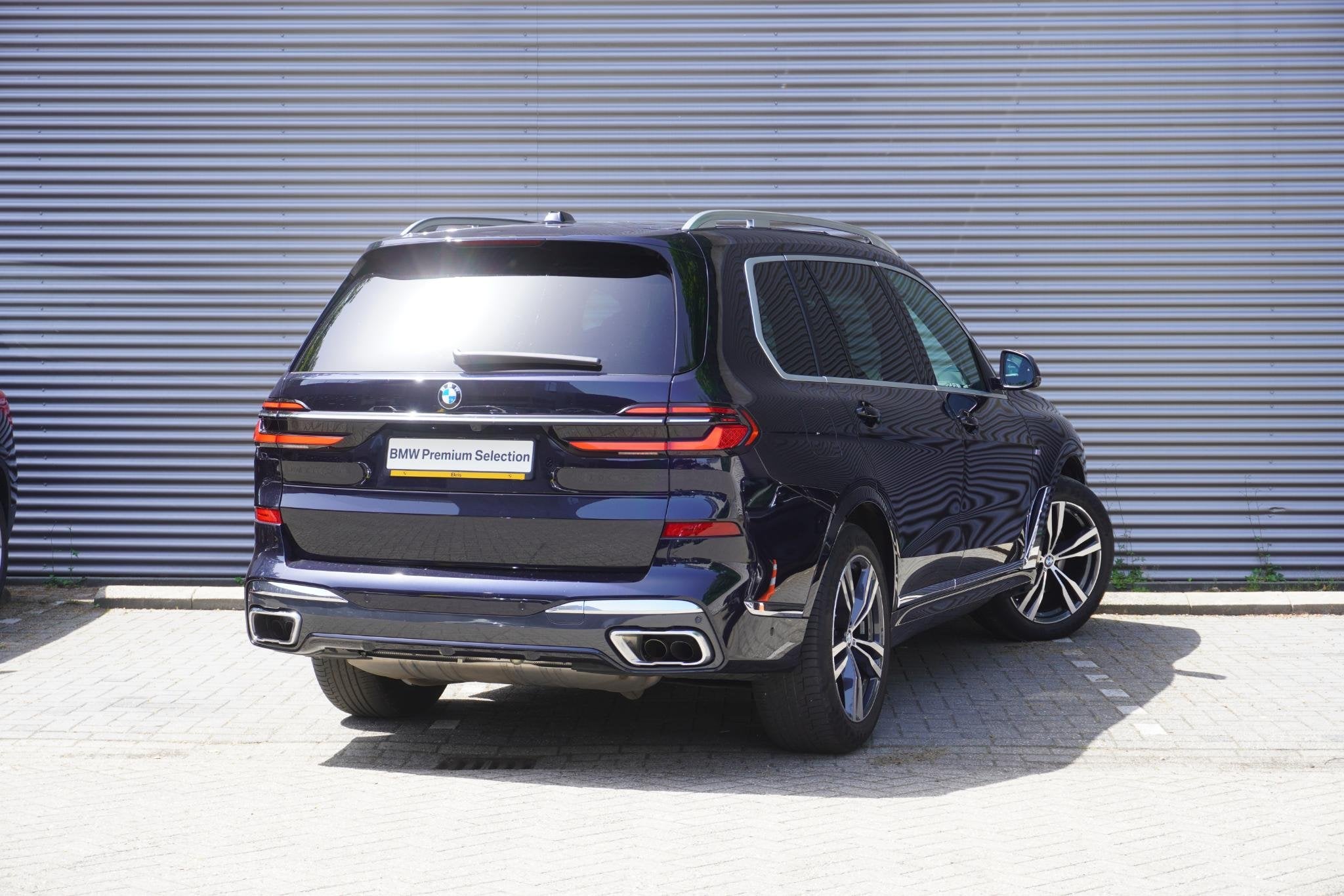 BMW X7 xDrive40i | 6 zitplaatsen | M Sportpakket | 21 inch L, Automaat, Gebruikt, Met garantie (alle), Zwart
