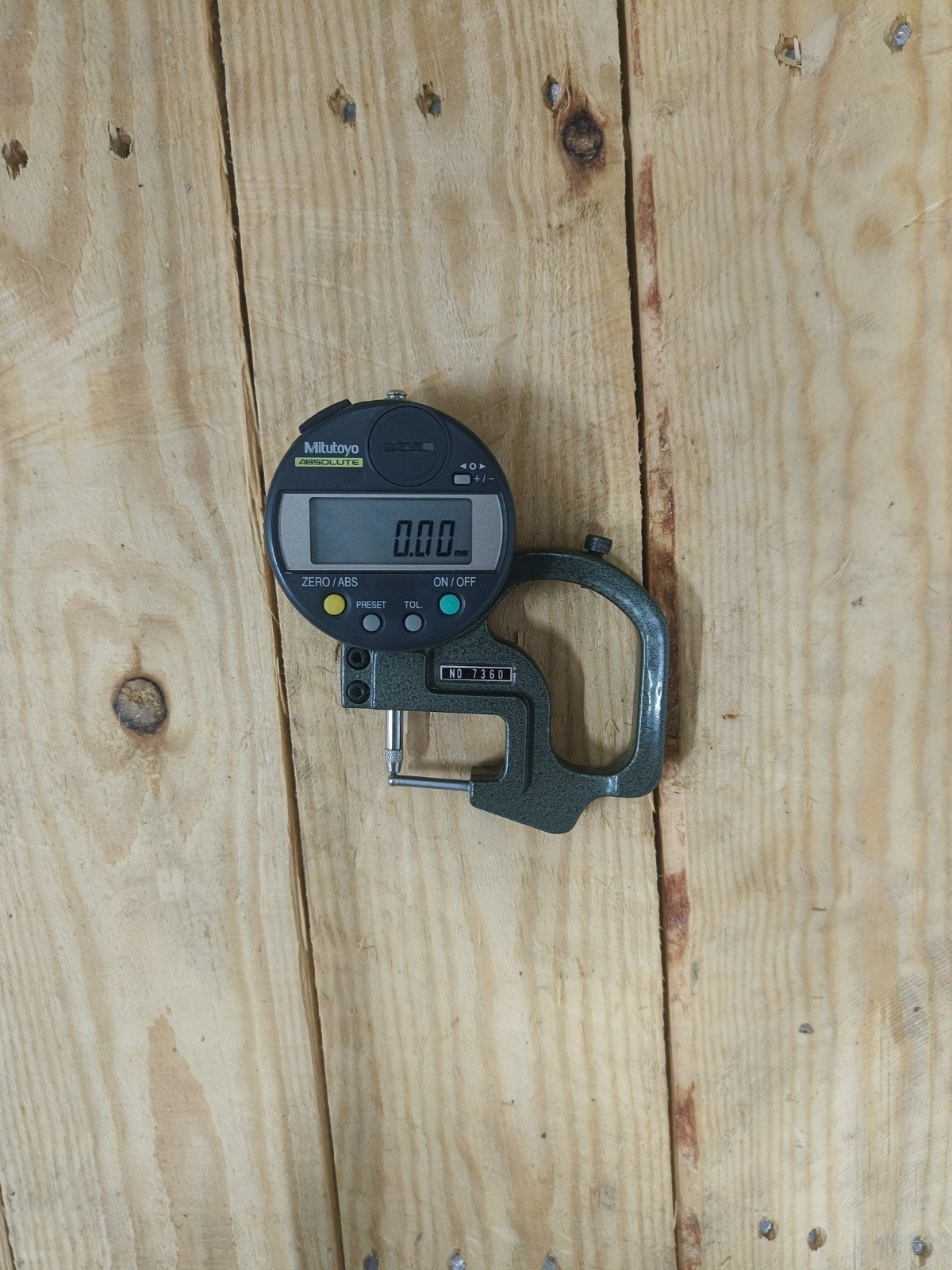 Mitutoyo absolute digitale diktemeter, Ophalen