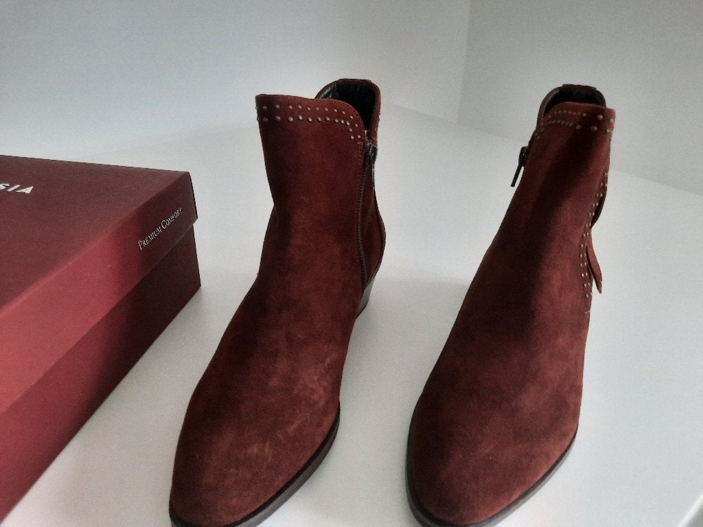 HASSIA roestbruine suède laarsjes maat 38 H nieuw in doos, Kleding | Dames, Hassia, Lage of Enkellaarzen, Nieuw, Ophalen of Verzenden