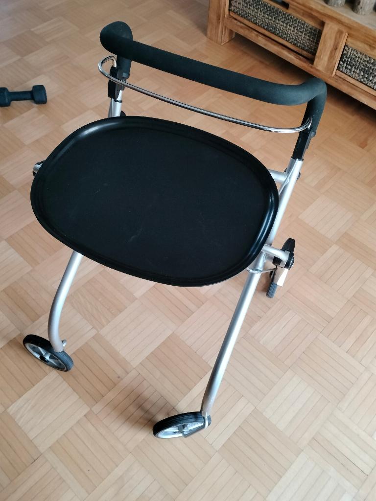 Mooie/weinig gebruikte Trust Let's Go Indoor binnenrollator, Diversen, Rollators, Zo goed als nieuw, Lichtgewicht, Opvouwbaar