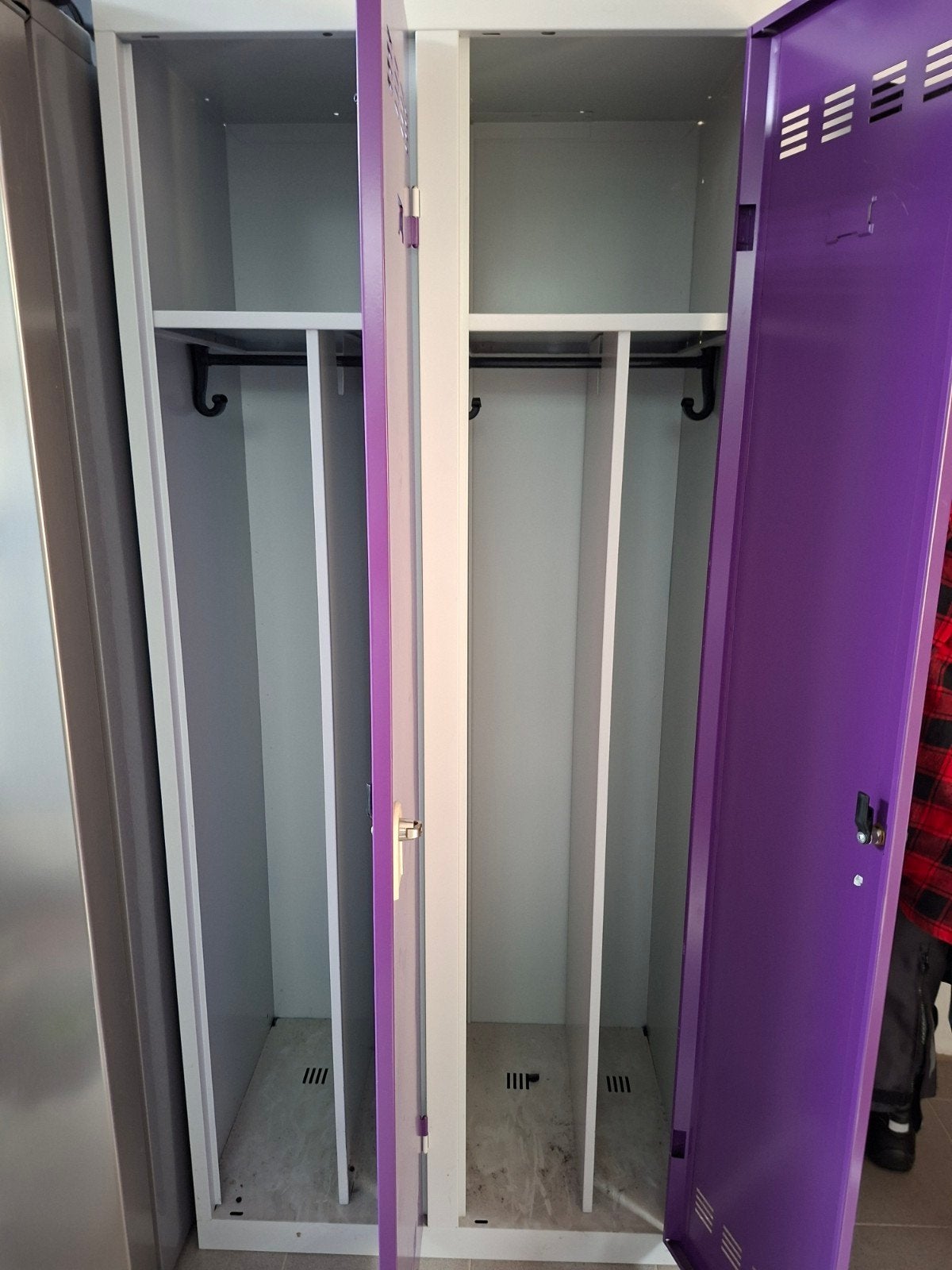 Lockerkast met twee deuren., Ophalen, Gebruikt
