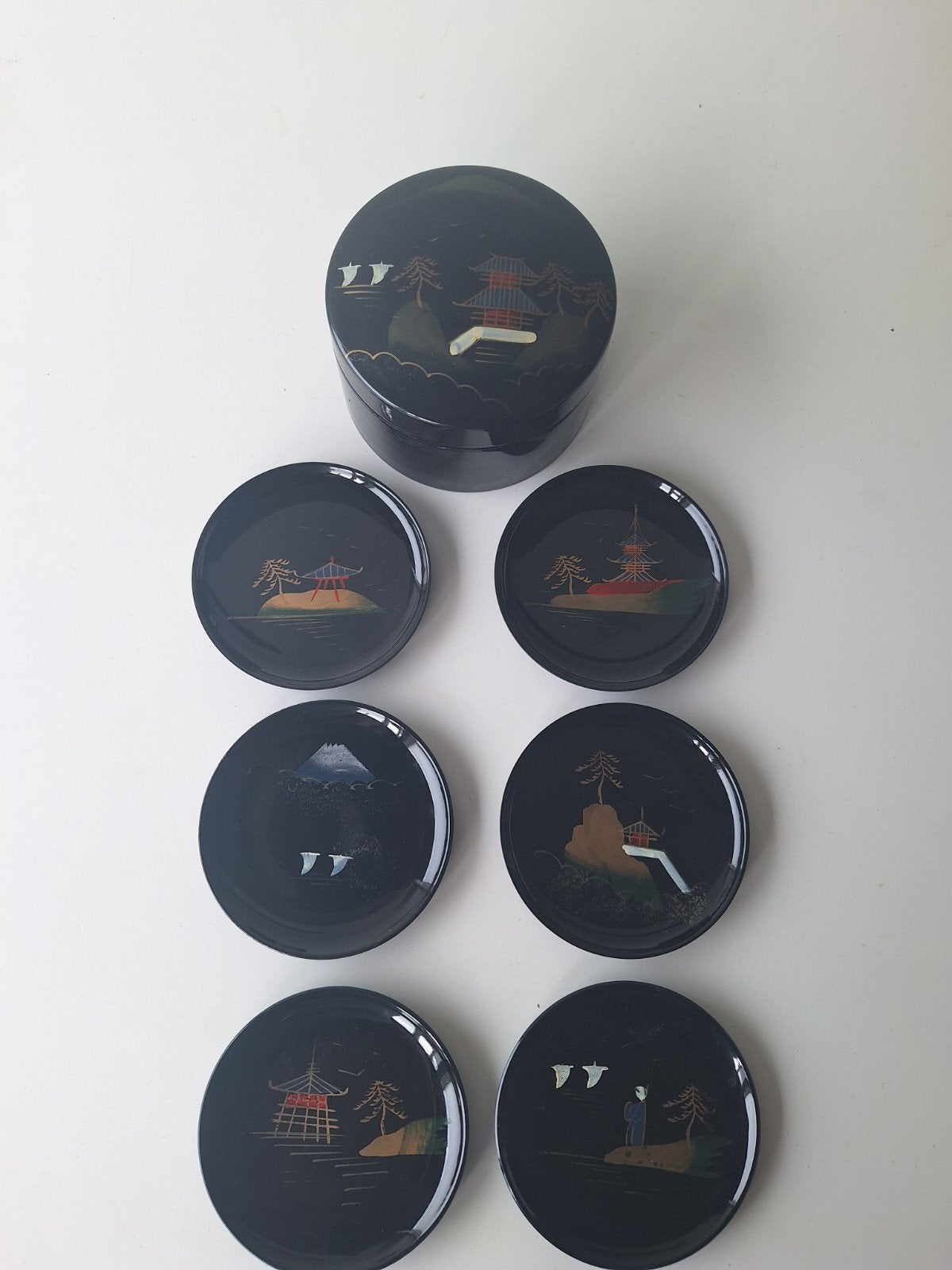 Set van 6 onderzetters met Japanse afbeeldingen, Ophalen, Glasonderzetter, Zo goed als nieuw, Kunststof