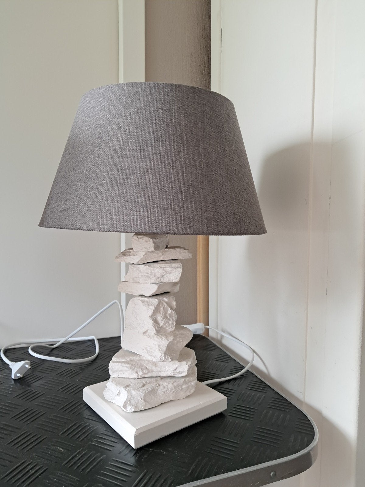 Tafellamp 'Porto' met stenen voet en grijze kap, Ophalen, Gebruikt, Overige merken, Natuurlijk materiaal