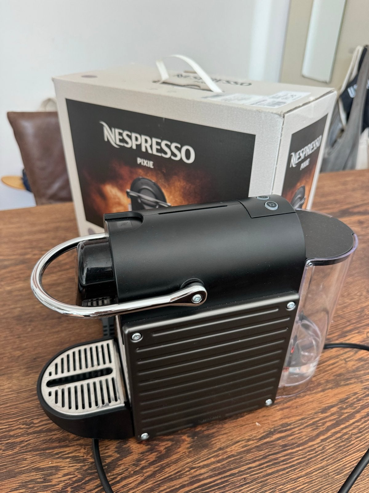 Nespresso Pixie Koffiezetapparaat, Witgoed en Apparatuur, Koffiezetapparaten, Ophalen, Koffiemachine, Zo goed als nieuw, 1 kopje