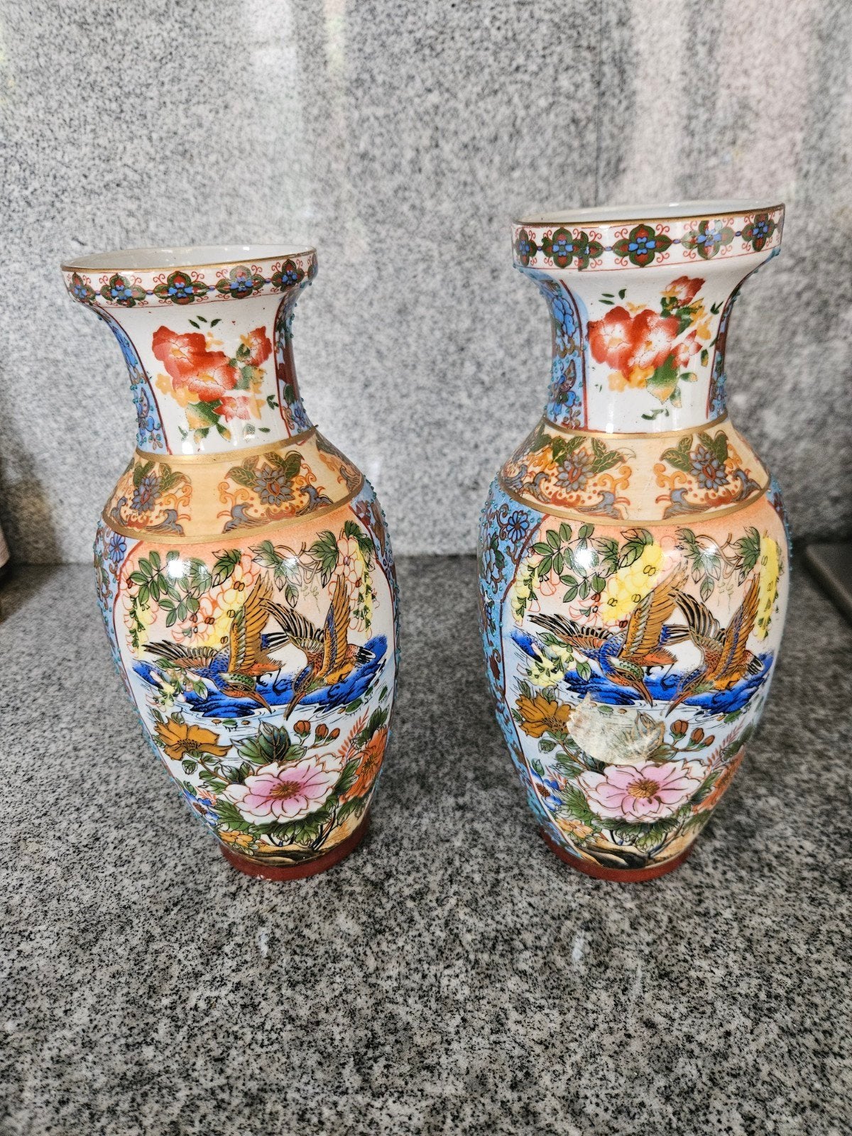 2 kleurrijke Chinese/Japanse vazen met vogel- en bloemdeco, Ophalen of Verzenden
