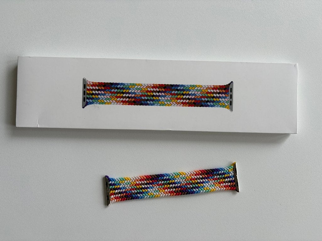 Apple Watch Pride Edition Braided Solo Loop 42-49 MM size 5, Bandje, Apple Watch 42/44/45/46/49 mm, Ophalen of Verzenden, Zo goed als nieuw