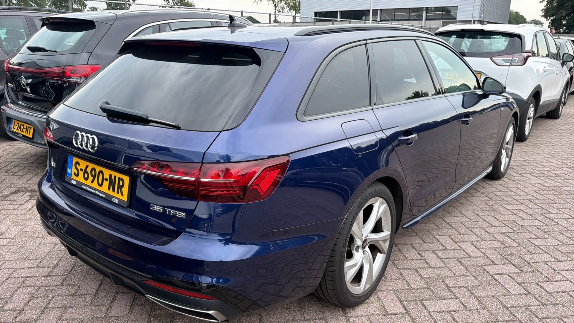 Audi A4 Avant 35 TFSI S edition Automaat | Navigatie | CarPl, Auto's, Audi, Dealer onderhouden, Gebruikt, Euro 6, 4 cilinders