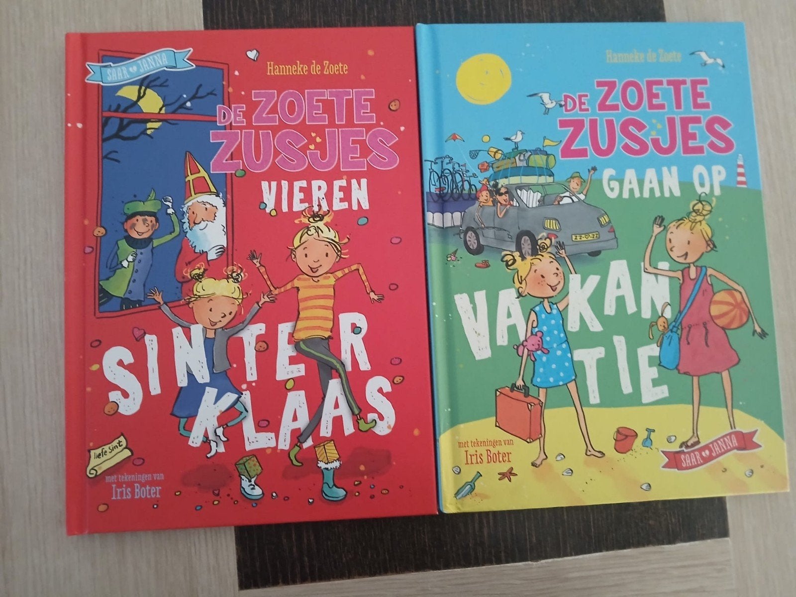 2 Zoete Zusjes boeken - op vakentie & vieren Sinterklaas, Ophalen, Zo goed als nieuw, Verhalen
