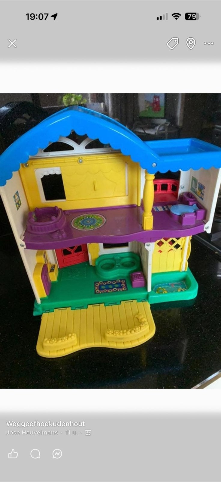 Dit vrolijke en kleurrijke poppenhuis is zo goed als nieuw, Kinderen en Baby's, Speelgoed | Buiten | Speelhuisjes, Ophalen, Zo goed als nieuw