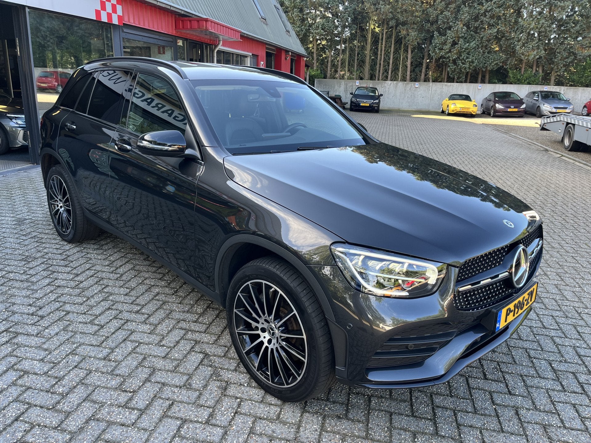 Mercedes-Benz GLC 300e 4MATIC Business Solution AMG, Auto's, Automaat, Dealer onderhouden, Gebruikt, Euro 6