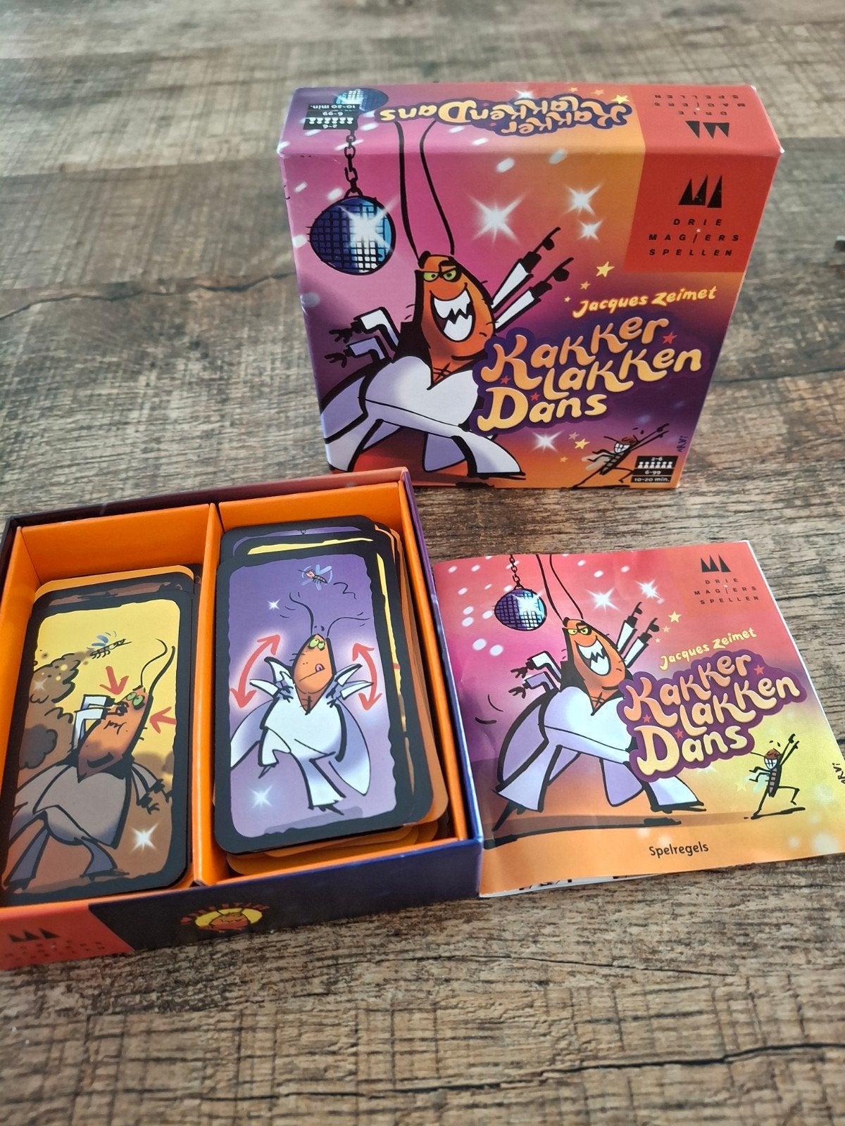 Kakkerlakken Dans - Leuk kaartspel voor het hele gezin!, Vijf spelers of meer, Ophalen of Verzenden, Zo goed als nieuw, Drie Magiërs Spellen