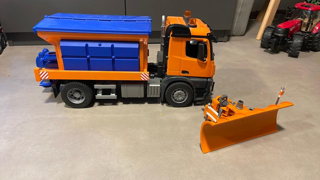 Bruder Mercedes Actros strooiwagen, Ophalen of Verzenden, Zo goed als nieuw