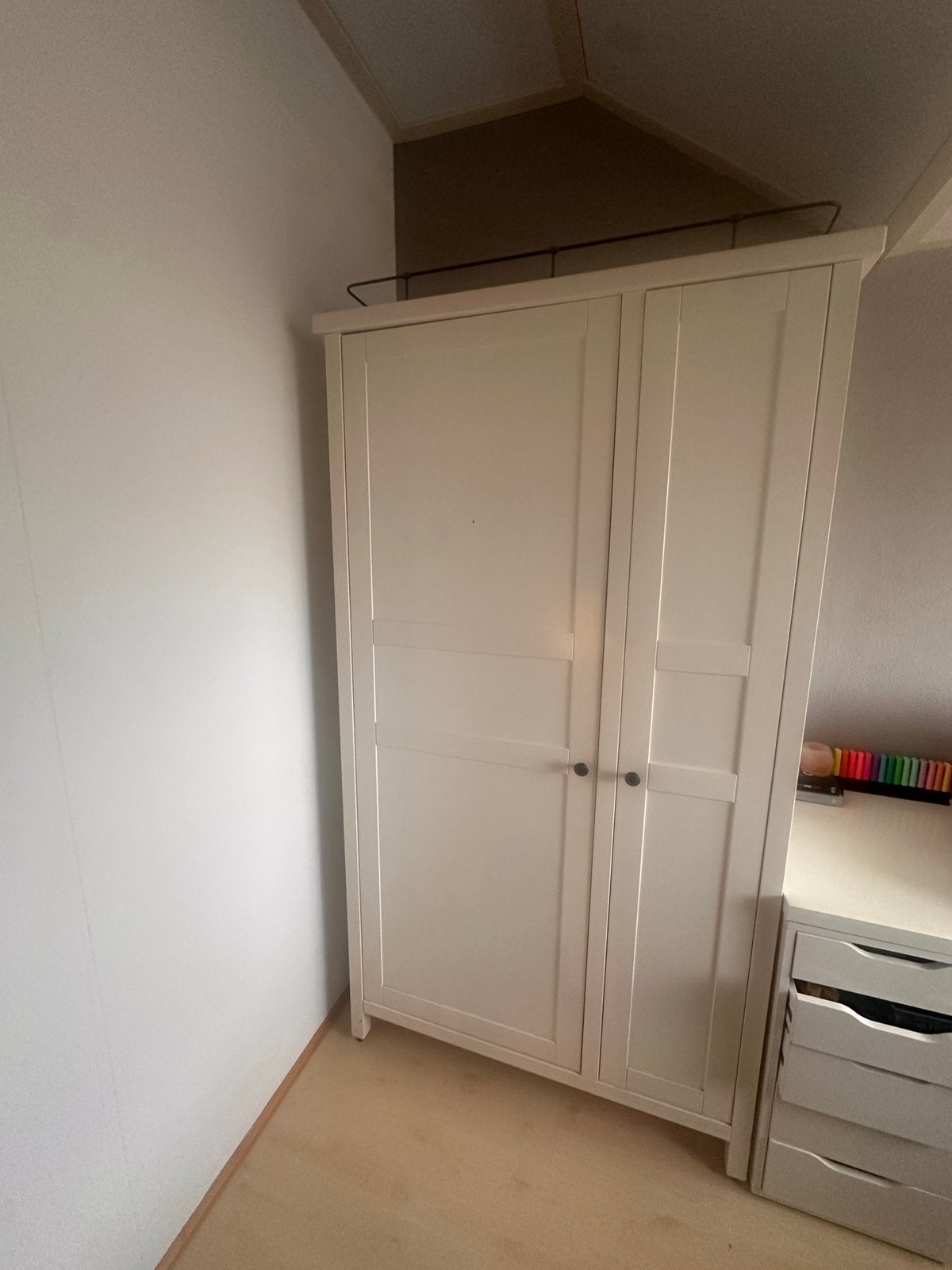 IKEA Hemnes kledingkast, Huis en Inrichting, Kasten | Kledingkasten, Ophalen, Met deur(en), 100 tot 150 cm, Zo goed als nieuw