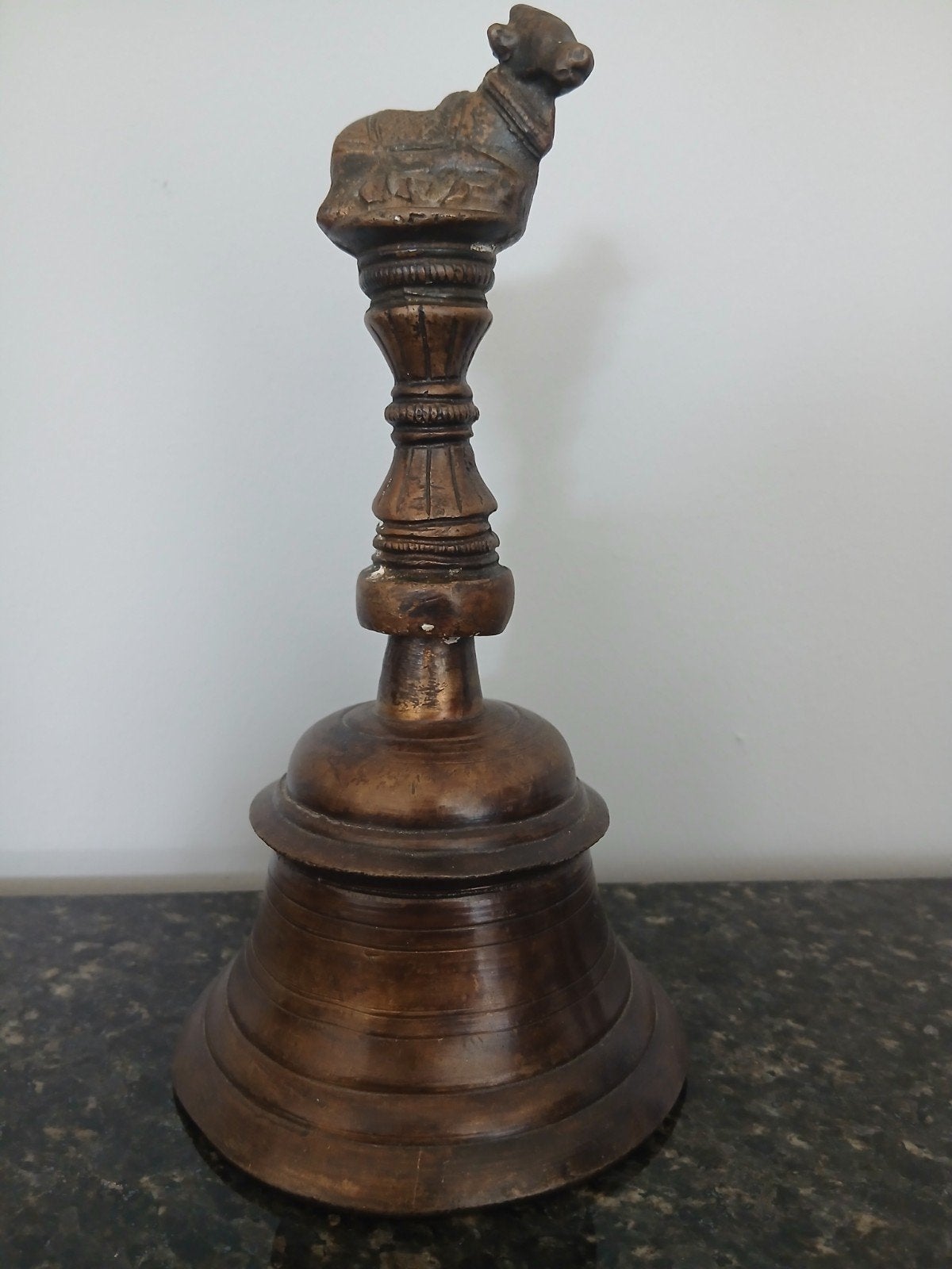 Antieke Bronzen Tafelbel met Nandi Stier - 22 cm Hoog, Ophalen of Verzenden