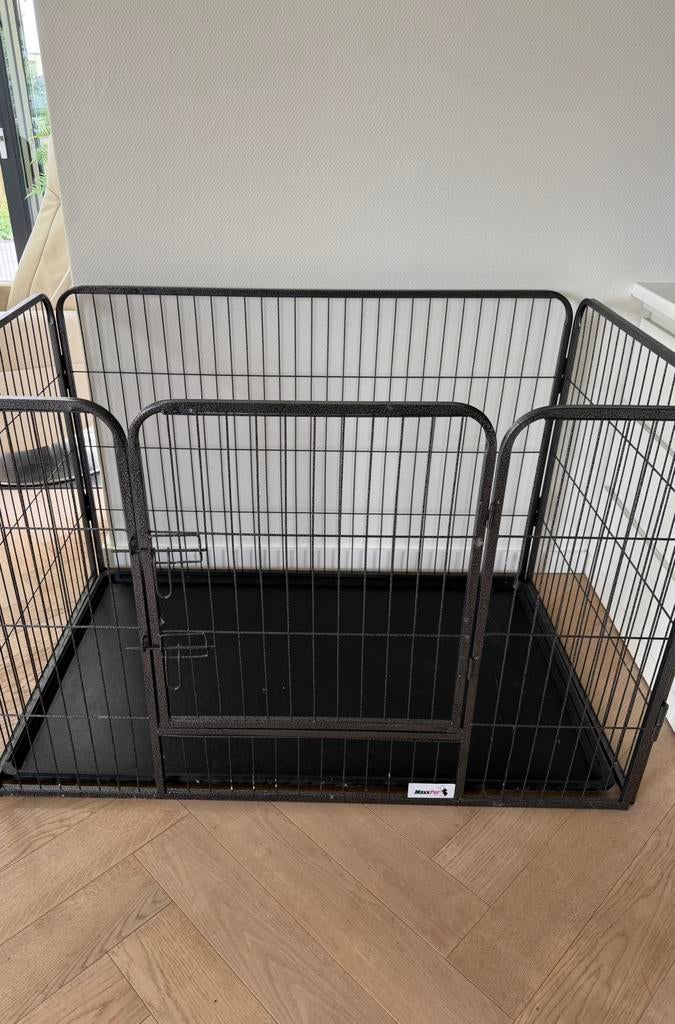 Bench: zgan Keurige puppy / honden bench met grondplaat, Ophalen, Zo goed als nieuw