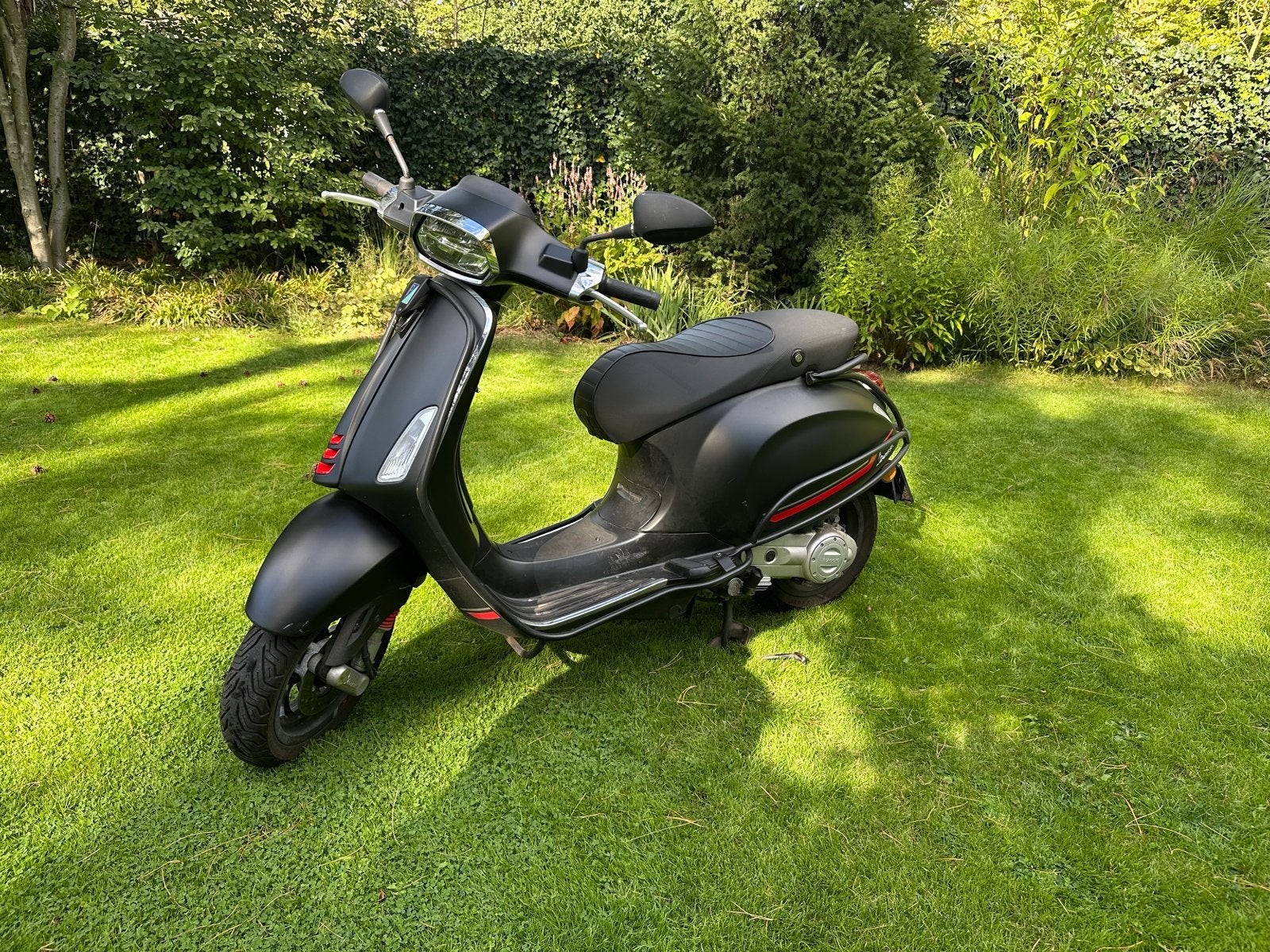 Vespa Sprint 2023, 45km/u - Mat Zwart - Zo goed als nieuw, Fietsen en Brommers, Overige modellen, Maximaal 45 km/u, Ophalen of Verzenden