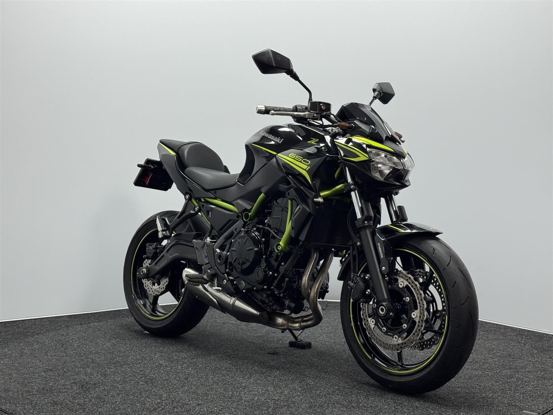 Kawasaki Z650 ABS, Motoren, Motoren | Kawasaki, LED Verlichting, 649 cc, Bedrijf, 12 t/m 35 kW
