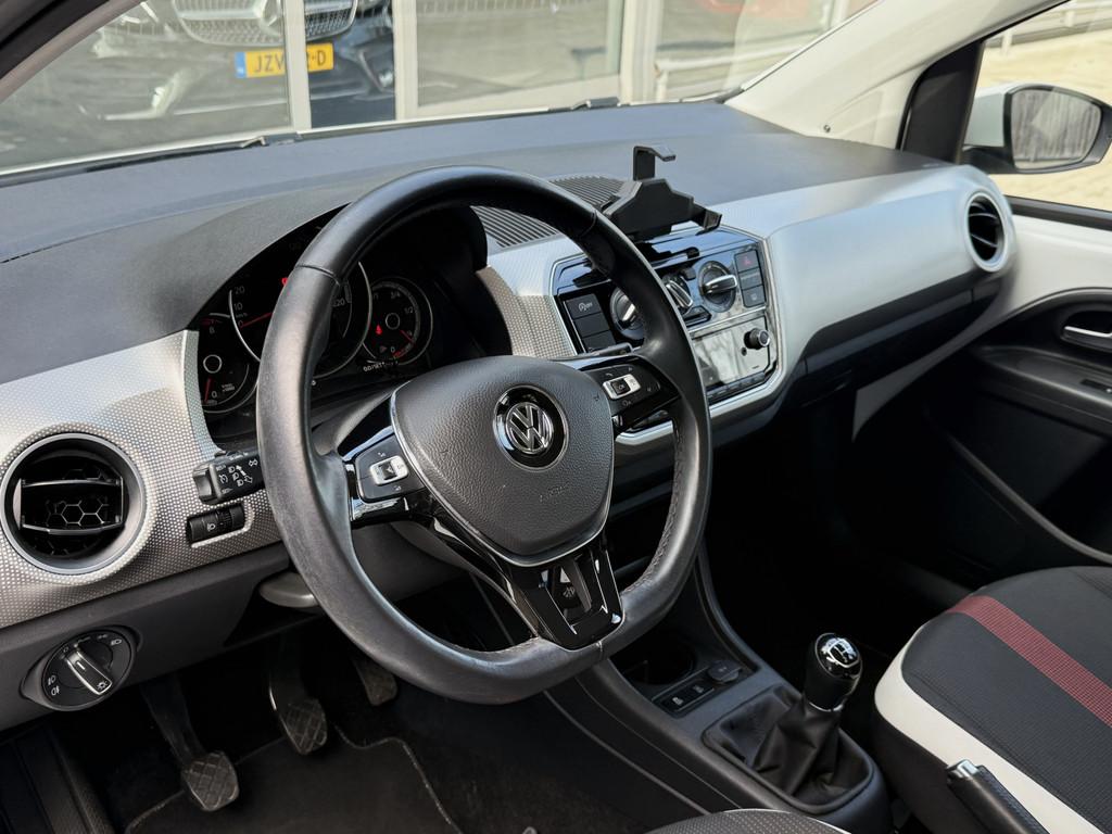 Volkswagen up! 1.0 5DRS *!* HIGH UP *!* NAVI/ CRUISE/ LMV/ M, Auto's, Volkswagen, Voorwielaandrijving, Stof, Gebruikt, Wit