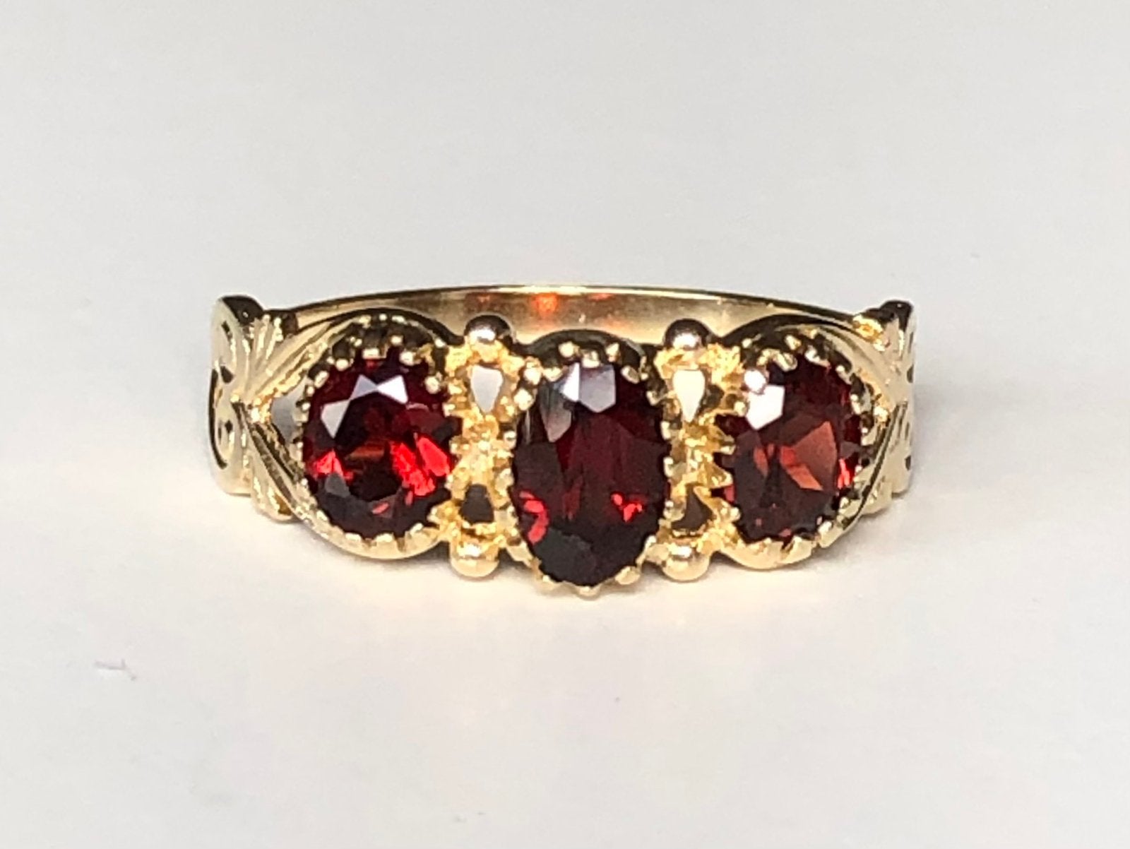 AnnaNina 9k gouden ring granaat granaten maat 17,5, Sieraden, Tassen en Uiterlijk, Ophalen of Verzenden, Zo goed als nieuw, 17 tot 18