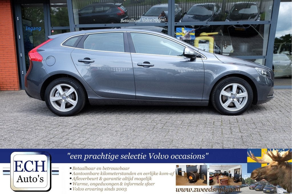 Volvo V40 T2 120 pk Momentum Dealer onderhouden, Trekhaak, Voorwielaandrijving, Gebruikt, 4 cilinders, Met garantie (alle)
