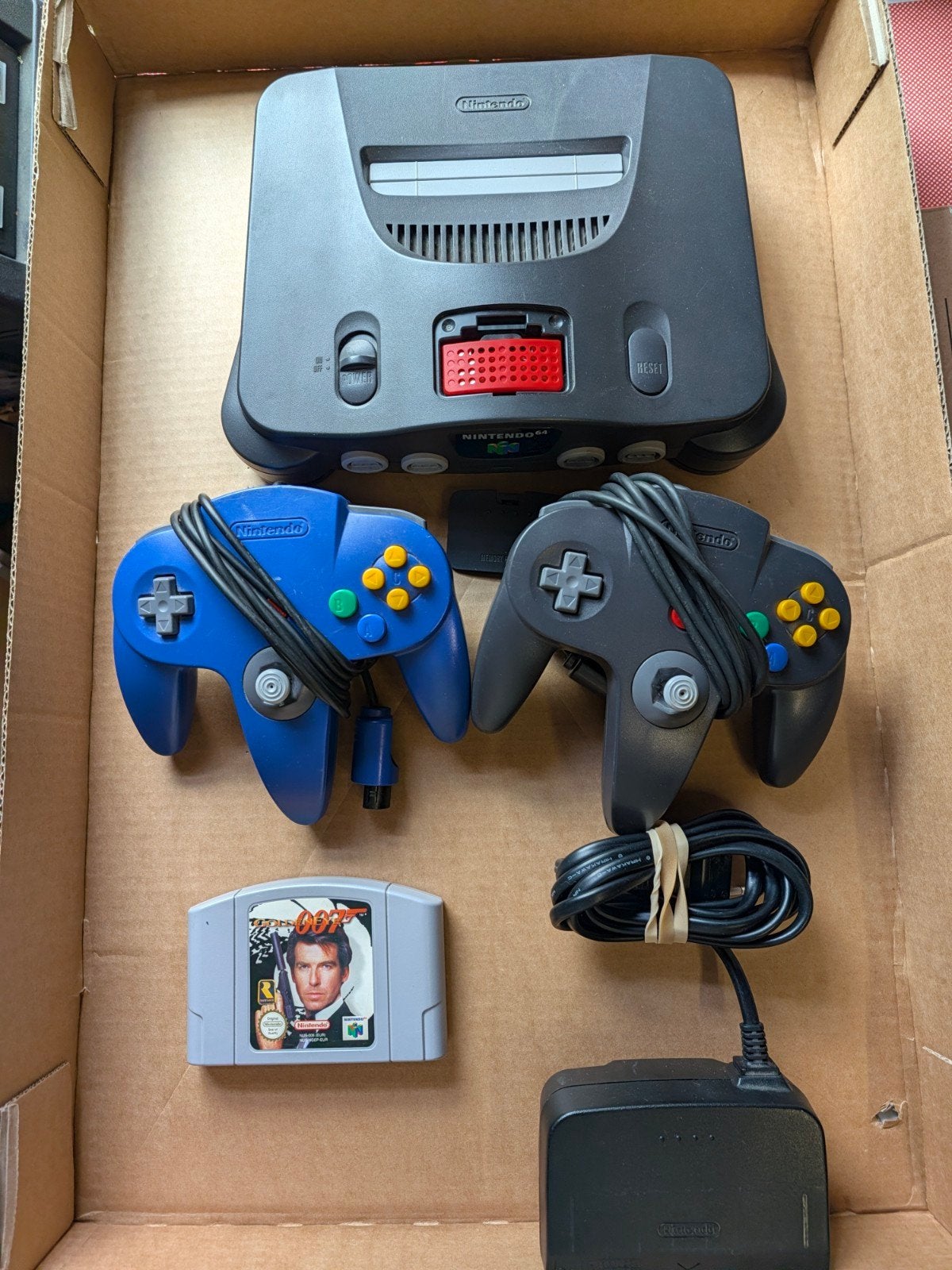 Nintendo 64 Console met 2 controllers en 1 game, Spelcomputers en Games, Spelcomputers | Nintendo 64, Ophalen of Verzenden, Gebruikt