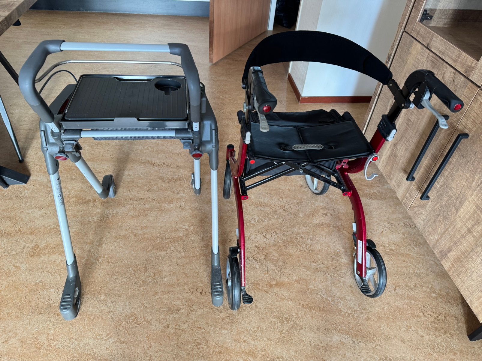 Te koop rollator voor buiten en een rollator voor binnen, Diversen, Ophalen of Verzenden, Zo goed als nieuw