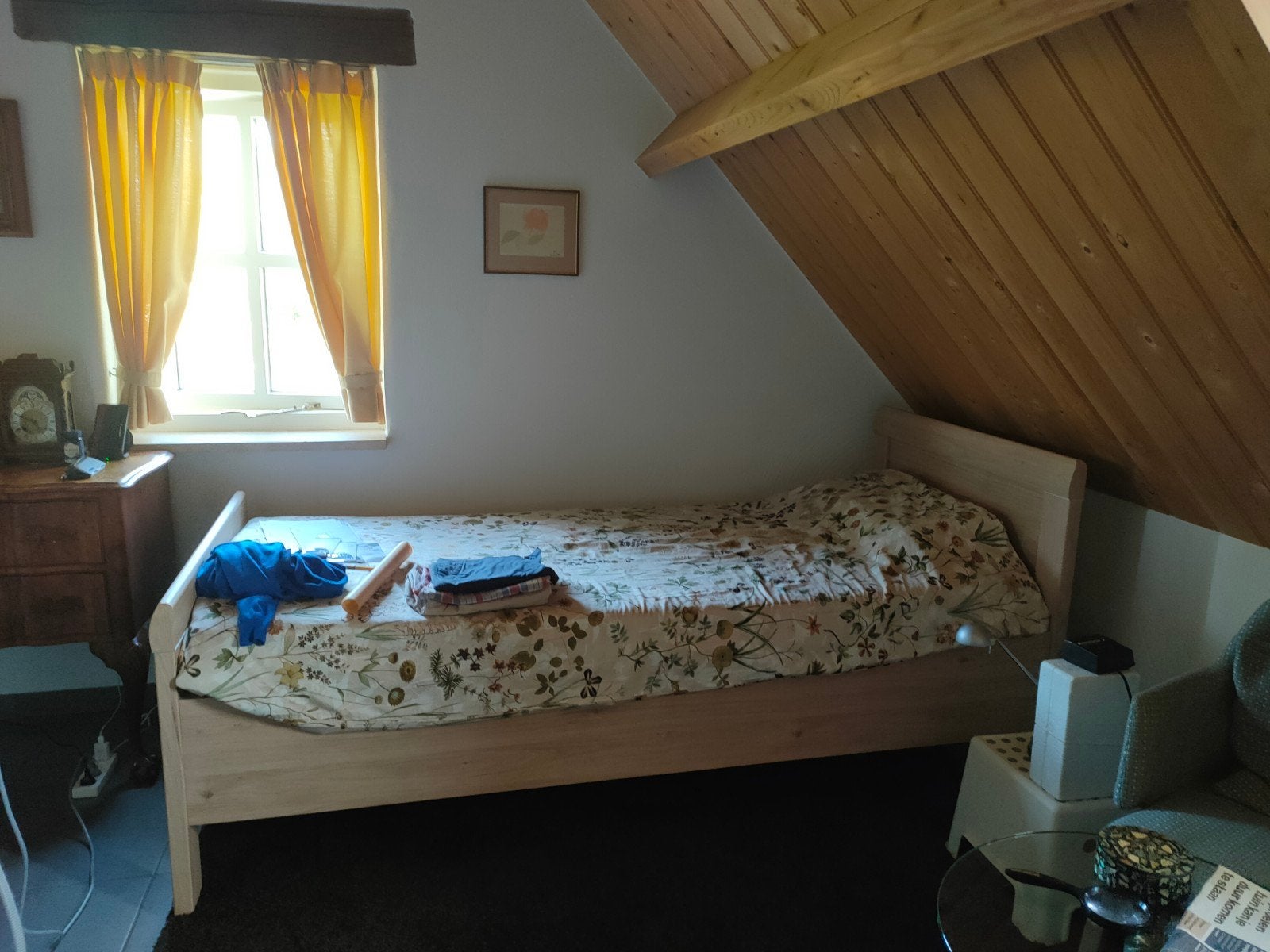 1 persoons bed met nachtkastje, Ophalen, 90 cm, Eenpersoons, Zo goed als nieuw