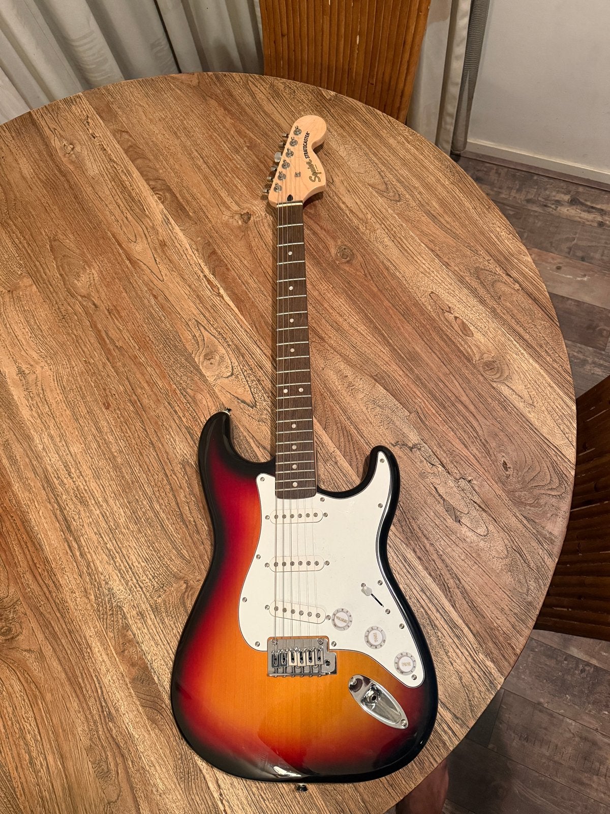 Squier Stratocaster Affinity Sunburst, Ophalen, Zo goed als nieuw, Solid body, Overige merken