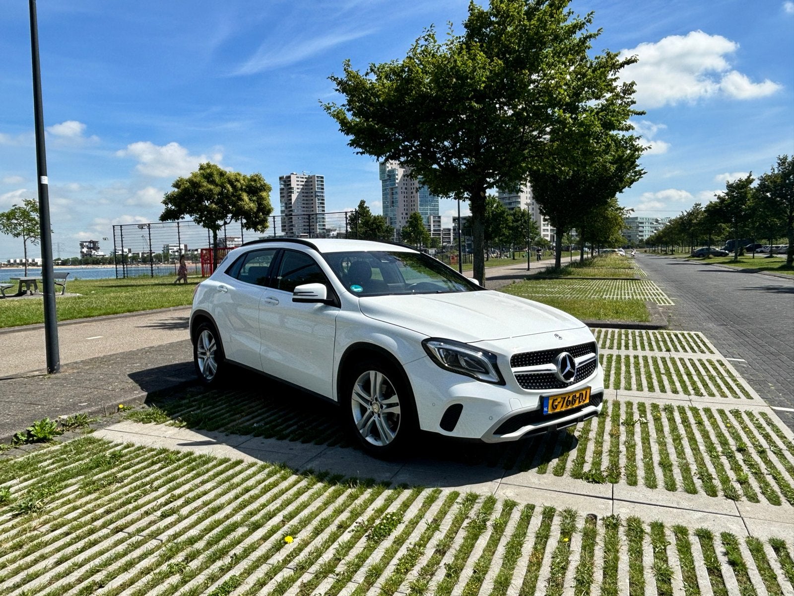 Mercedes-Benz GLA 180 Automaat 2019 NAP Dealer Onderhouden, Zwart, 4 cilinders, 715 kg, Leder en Stof