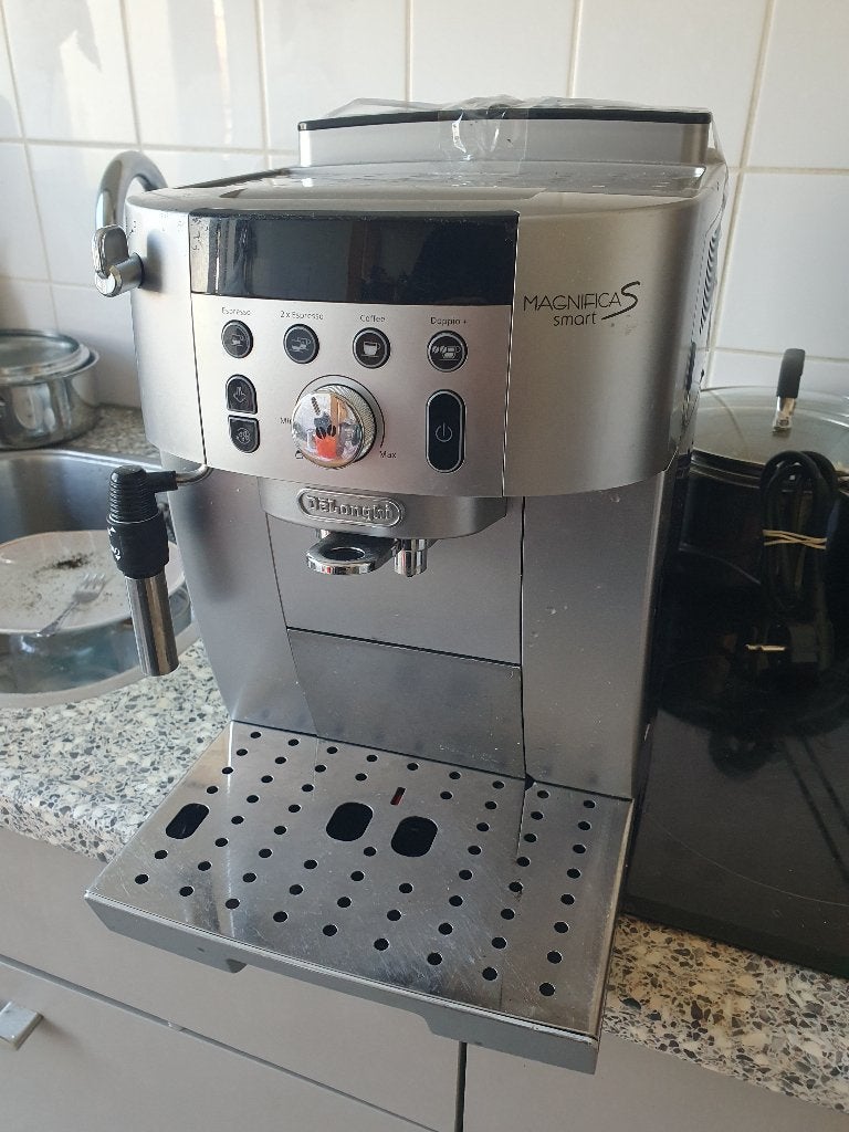 DeLonghi Magnifica Smart, Ophalen, 10 kopjes of meer, Koffiemachine, Zo goed als nieuw