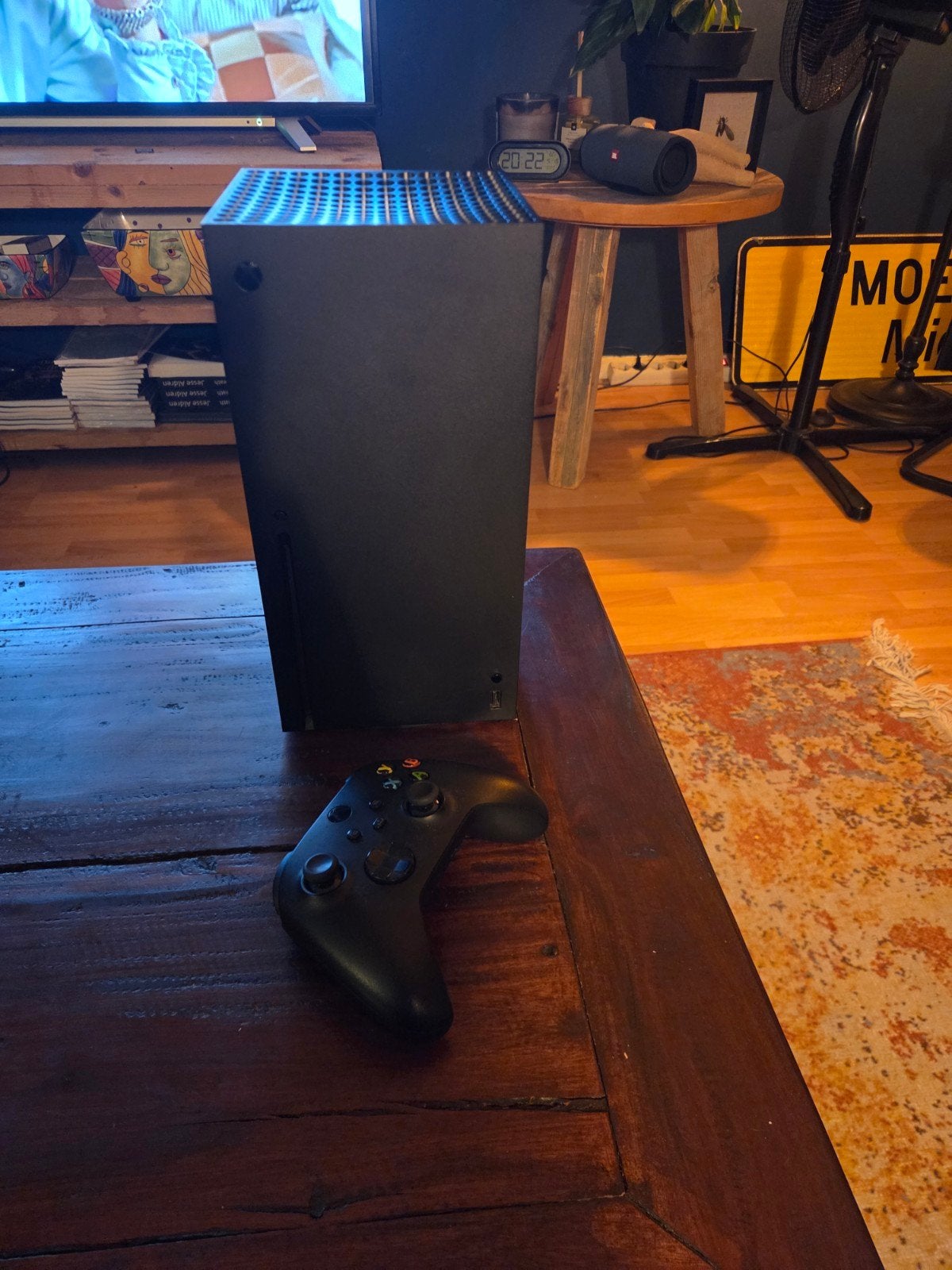 Foto 2 van Xbox Series X - Zo goed als nieuw met controller