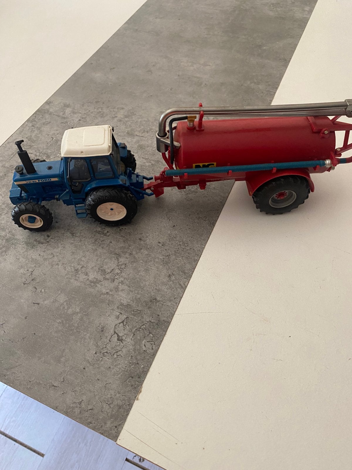 Britains TW20 ford met tank in goede staat, Verzamelen, Ophalen of Verzenden, Zo goed als nieuw