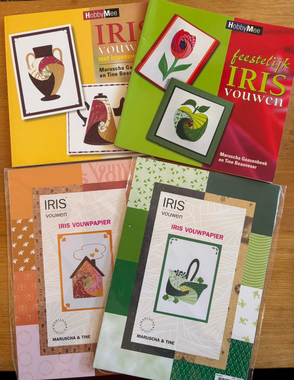 Pakketje irisvouwen, twee boekjes en twee pakjes papier, Ophalen of Verzenden, Zo goed als nieuw