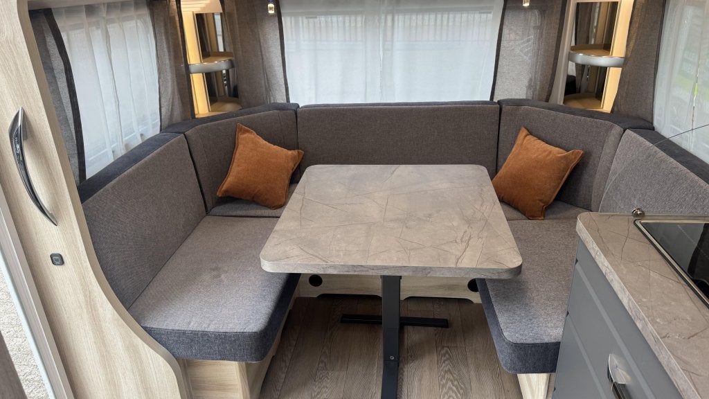 Foto 6 van Hobby De Luxe 460 UFE 2026 NIEUW!