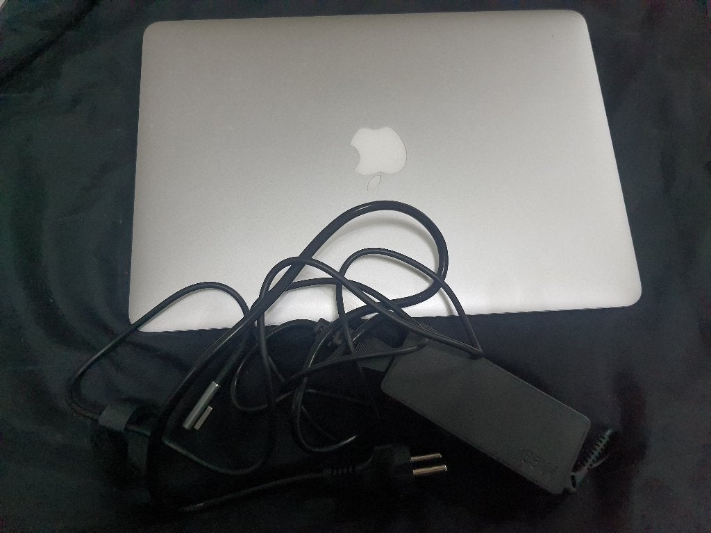 Foto 9 van Top Mark ZGAN Apple Macbook Air I5/8GB ram werkt uitstekend
