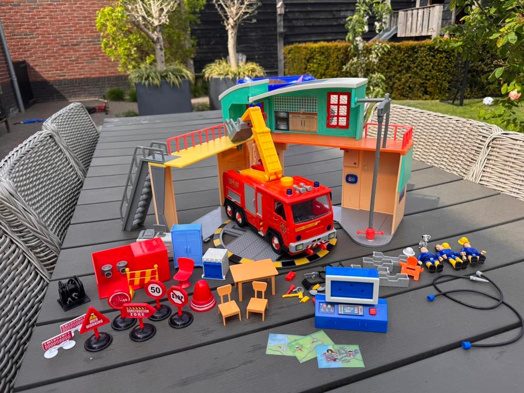Brandweerman Sam kazerne set, Kinderen en Baby's, Speelgoed | Actiefiguren, Ophalen of Verzenden, Gebruikt
